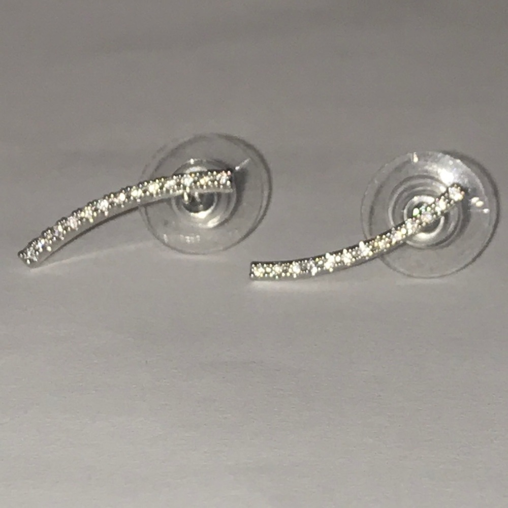 Fashion silver diamond earrings